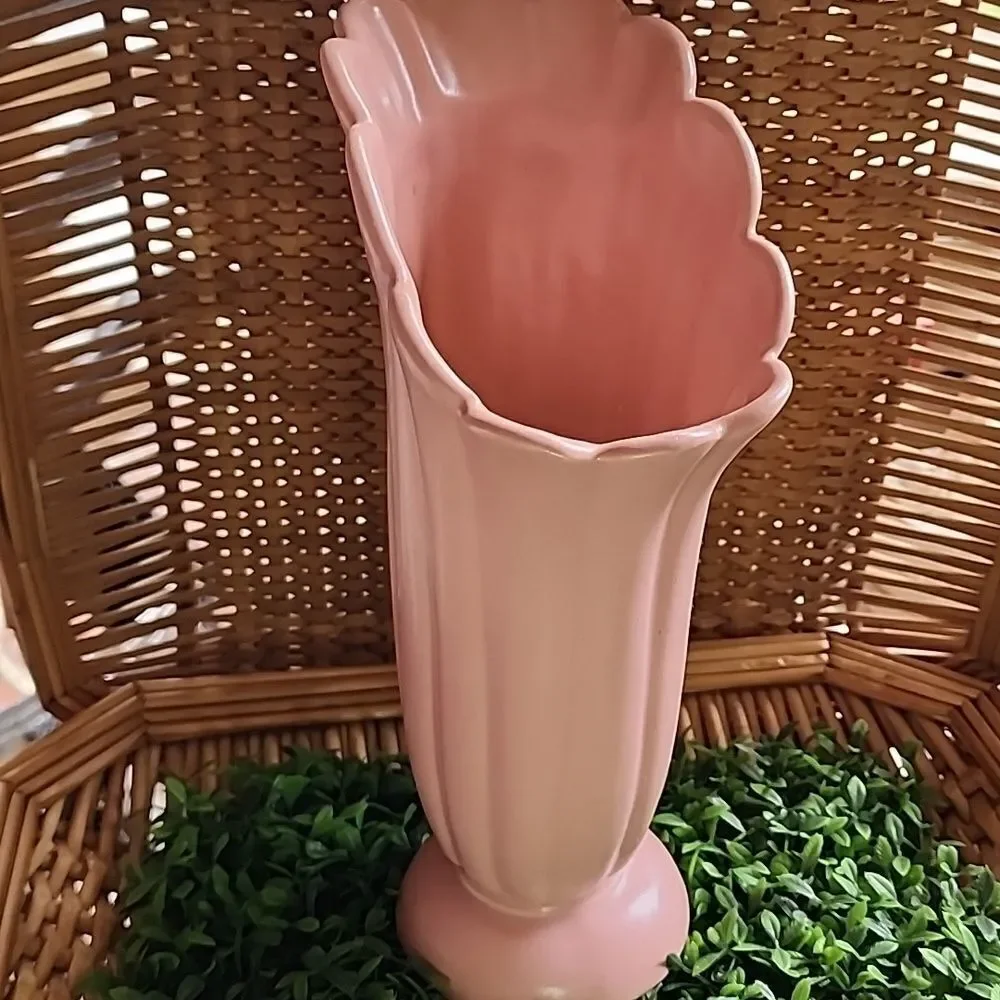 Vintage Abingdon USA Pink Vase With Scalloped Edges